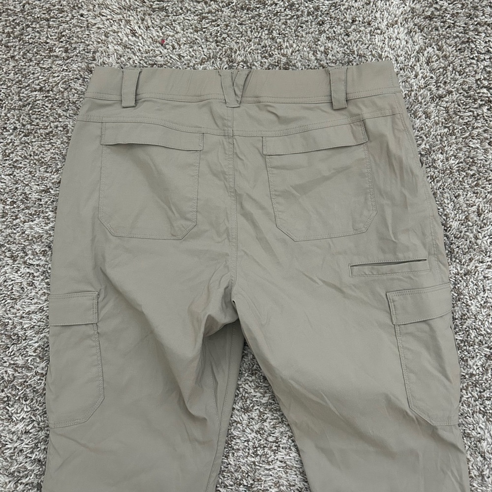 Duluth Trading Pants Womens Size 16x33 Beige Roll-Up Cargo Dry On The Fly - Picture 8 of 8